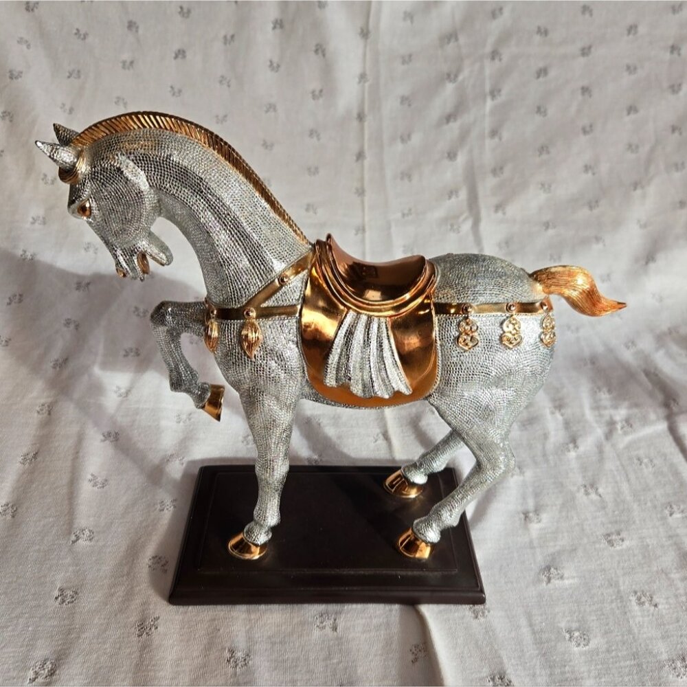 Bellagio Las Vegas Chihuly Elegant Silver and Gold Horse Sculpture